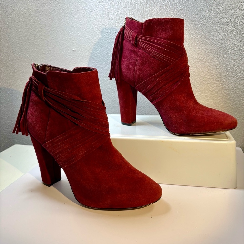 White House/Black Market Elegant Wine Suede Ankle Booties size 7M